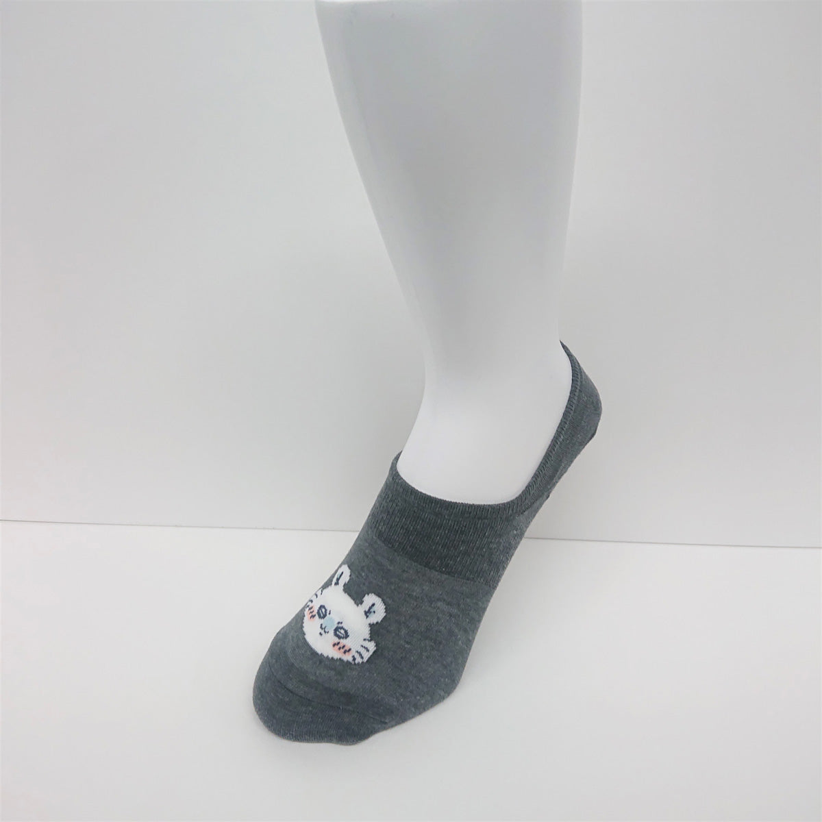 Chiikawa Kokopita Sneaker-Length Socks (Momonga Charcoal)