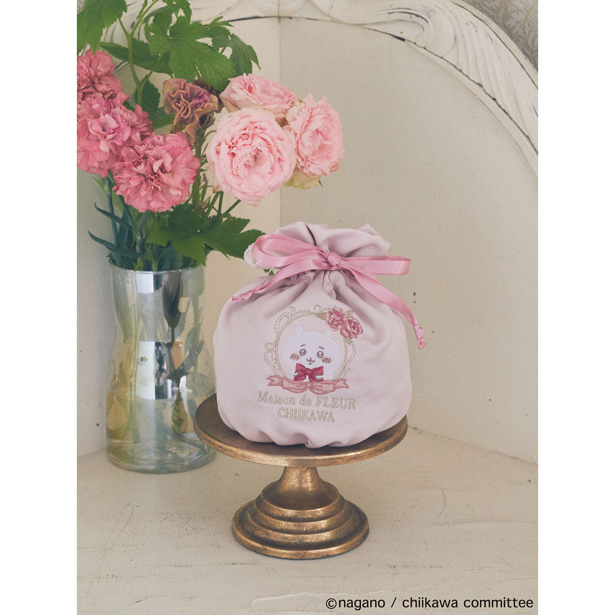 【予約】ちいかわ Maison de FLEUR 刺繍巾着（ちいかわ）【2025年3月中旬より順次発送予定（発送延期の場合もキャンセル不可）】【通常商品と同時購入・配送希望日指定不可】【キャンペーン対象外】