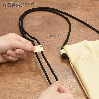 ちいかわ IIIIpocket スマートフォンポーチ（うさぎ）