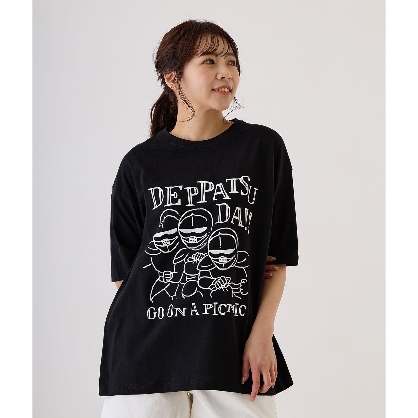 吉伊卡哇 出遊好開心！大T恤 盔甲出發 黑色