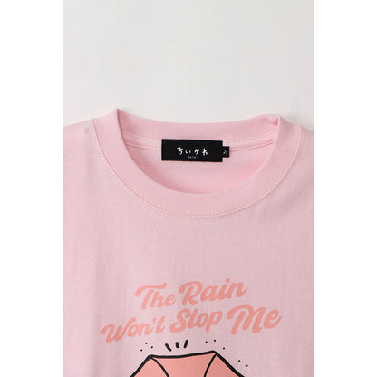 Chiikawa Excited to Go Out! T-Shirt (Chiikawa and Umbrella Light Pink)