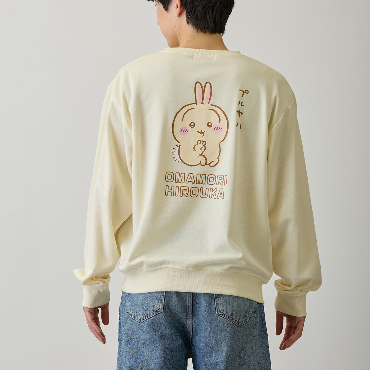 Chiikawa Sweatshirt "Shall I Pick Up the Amulet?" Cream