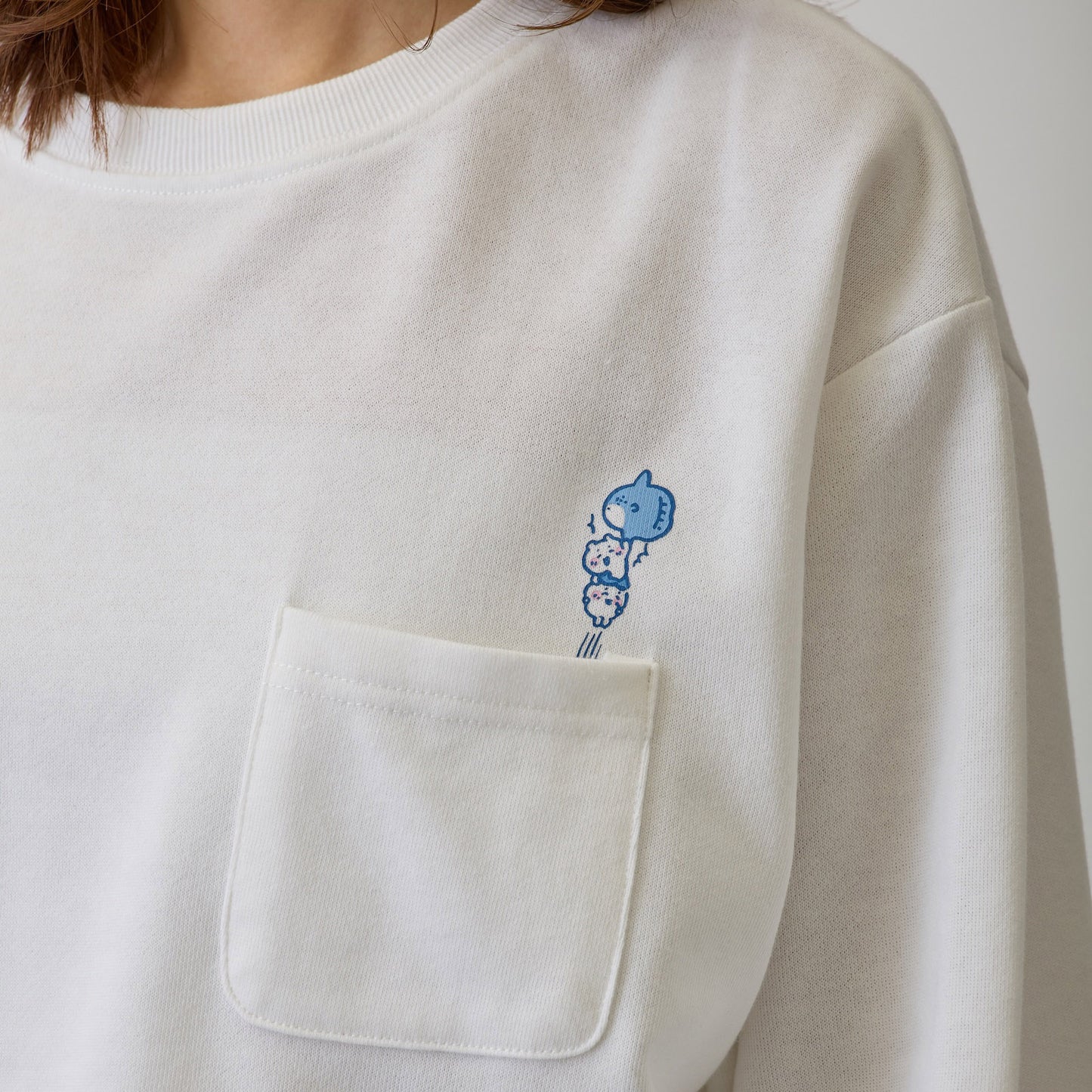 吉伊卡哇 衛衣 騎肩跳躍 白色