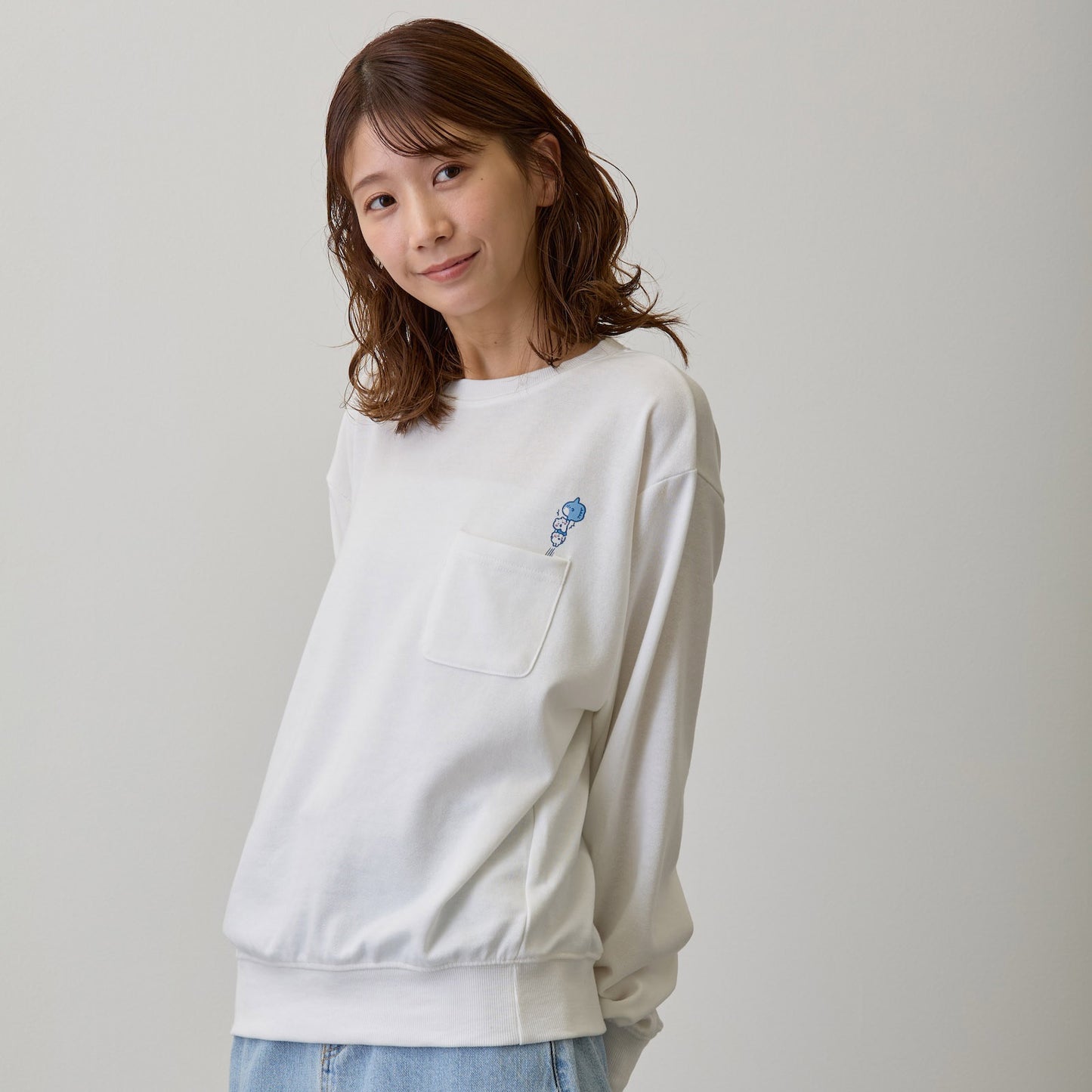 吉伊卡哇 衛衣 騎肩跳躍 白色