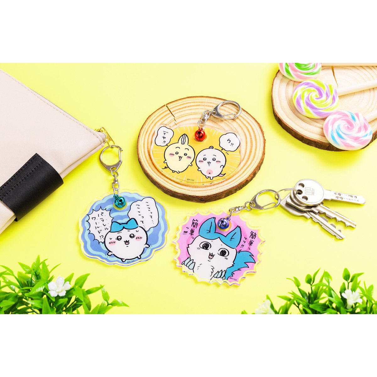 Chiikawa Parallel World!? Bell-Embellished Acrylic Key ring (Stronger Hachiware)