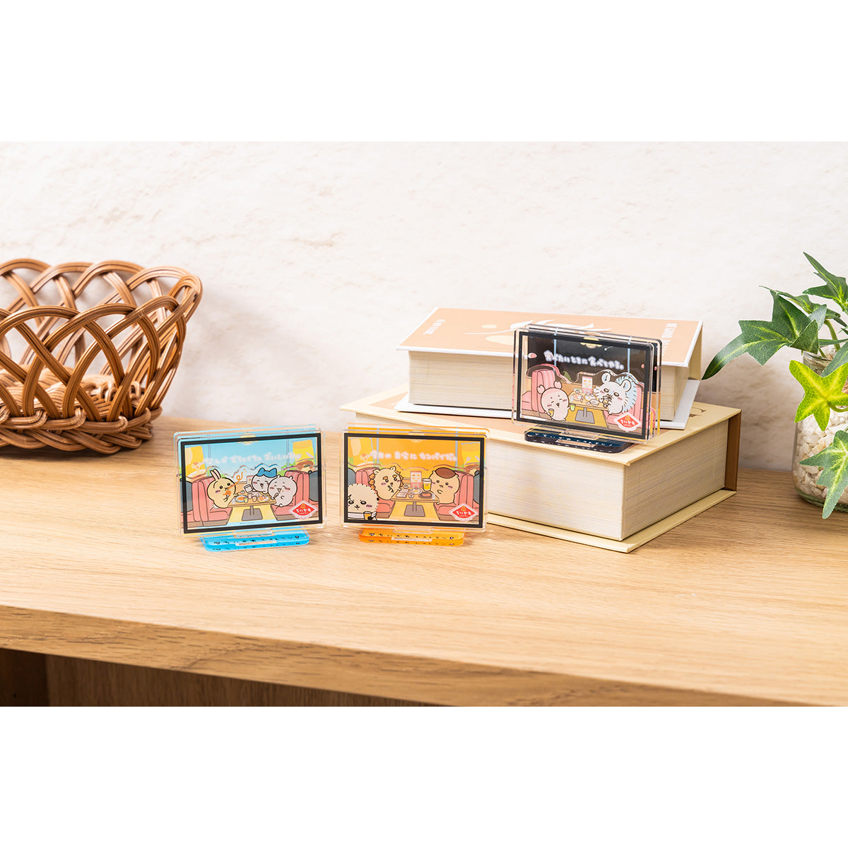 ちいかわ ちいかわレストラン レイヤーアクリルスタンド（なんかむちゃくちゃおいしいね。）