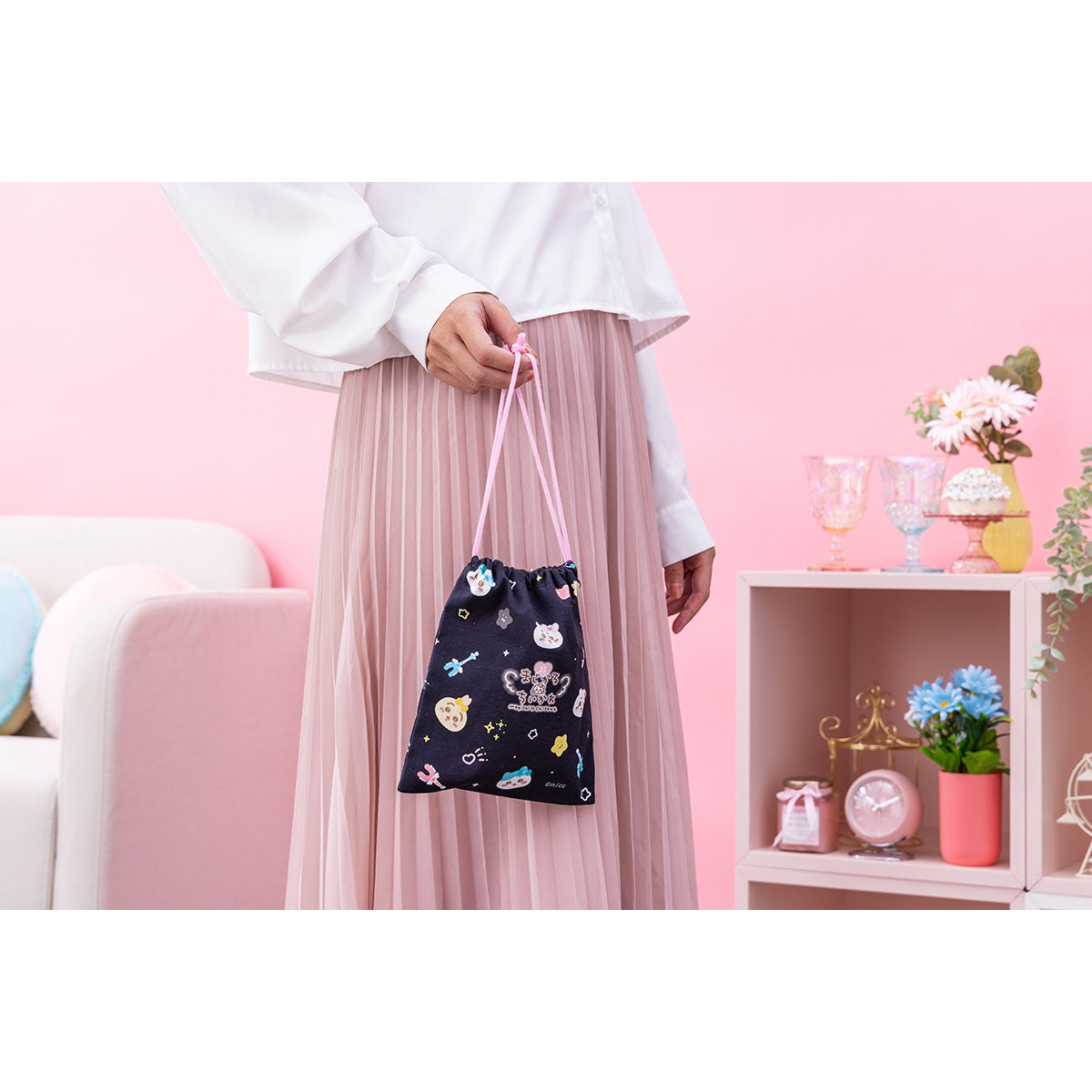 Chiikawa Super Magical Chiikawa Perfect Size Drawstring Bag (Black)