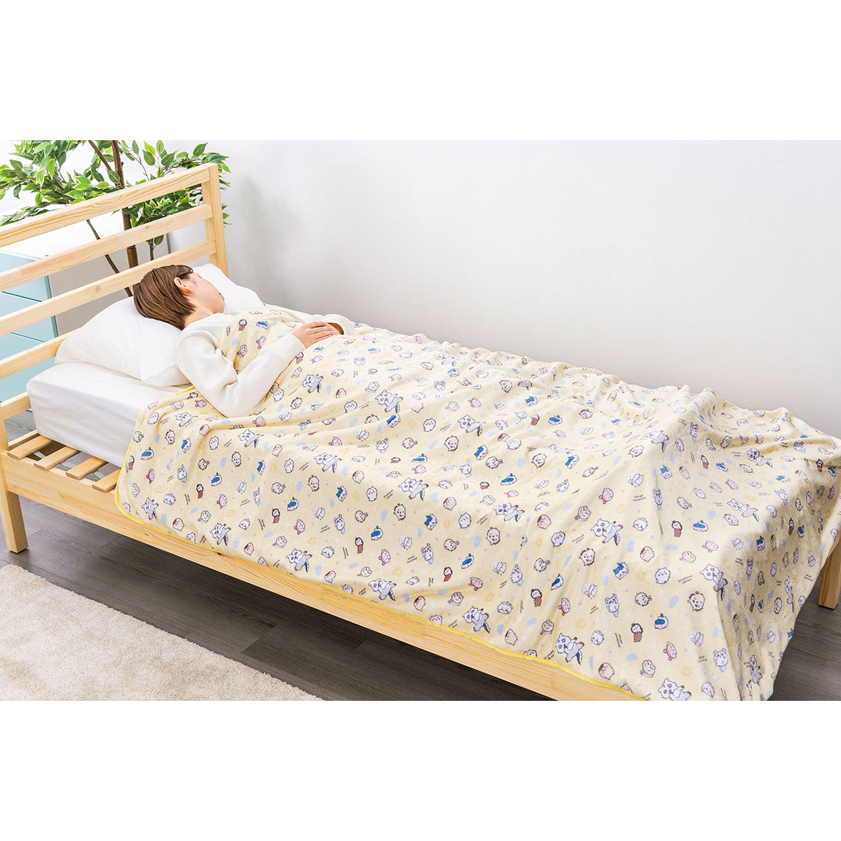 ちいかわ あったか大きめ毛布ブランケット（パステルイエロー）