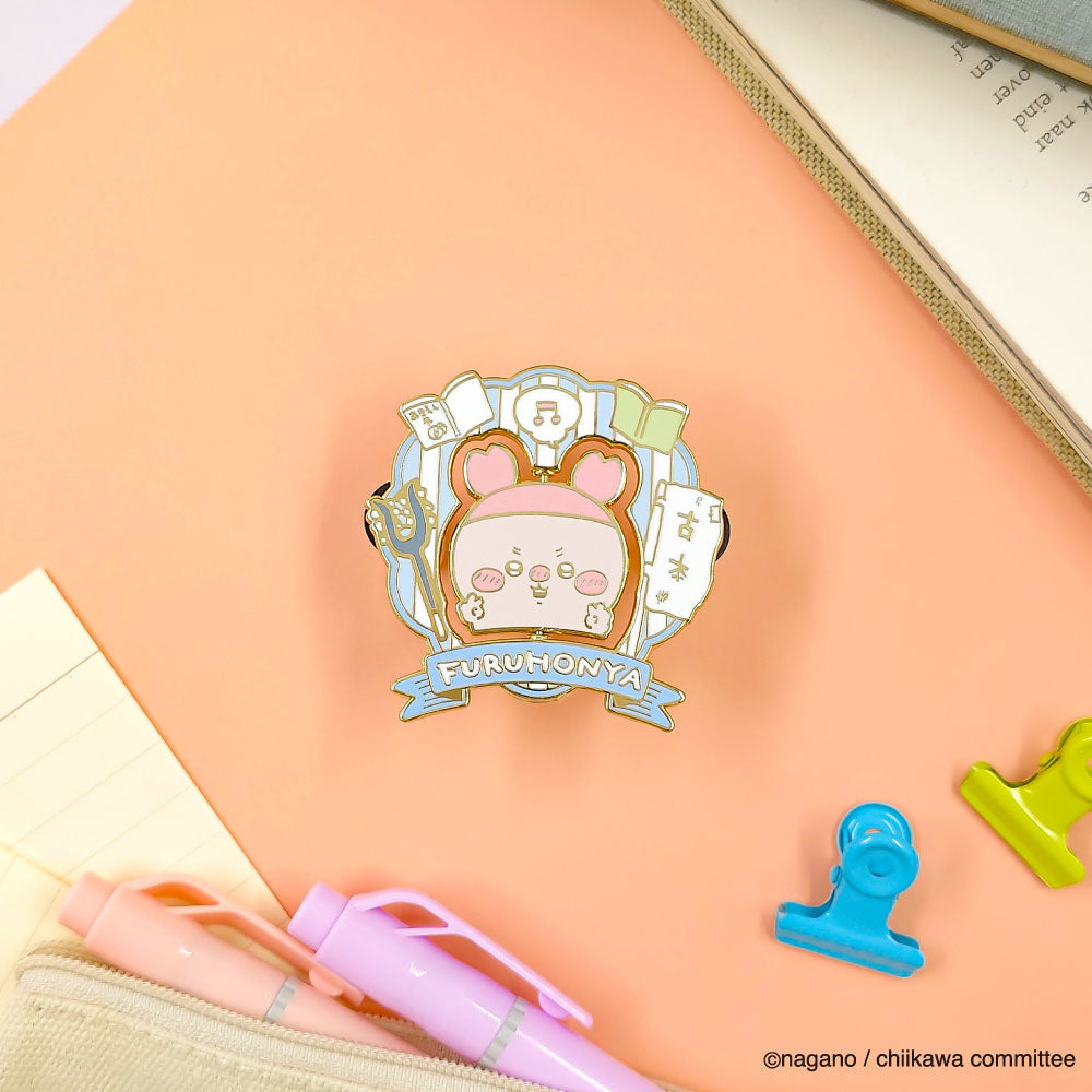 ちいかわ 大きめギミックピンバッジ（古本屋）