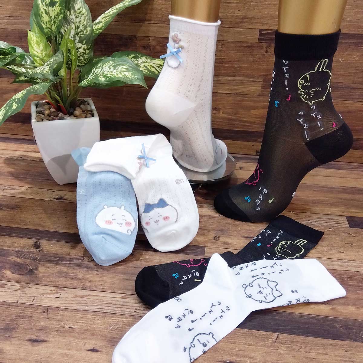 Chiikawa Thin Crew Socks (Dance Black) Women's