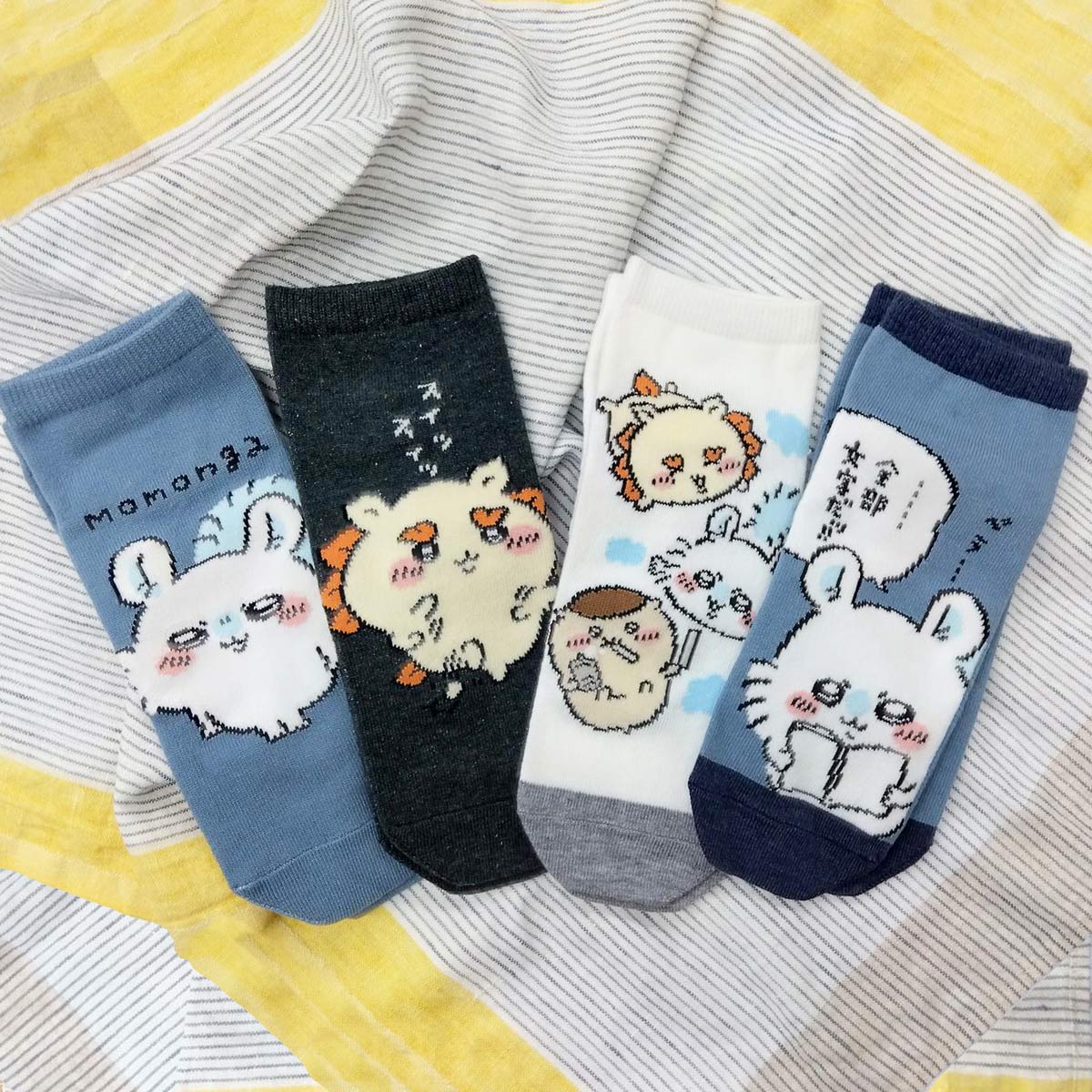 Chiikawa Sneaker Length Socks (Momonga Fuzz Ball) Men's