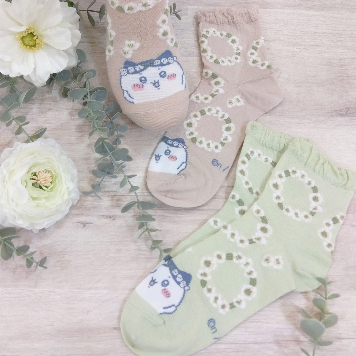 ちいかわ 履き口ふんわりクルーソックス（ハチワレ鈴蘭 ベージュ） レディース用