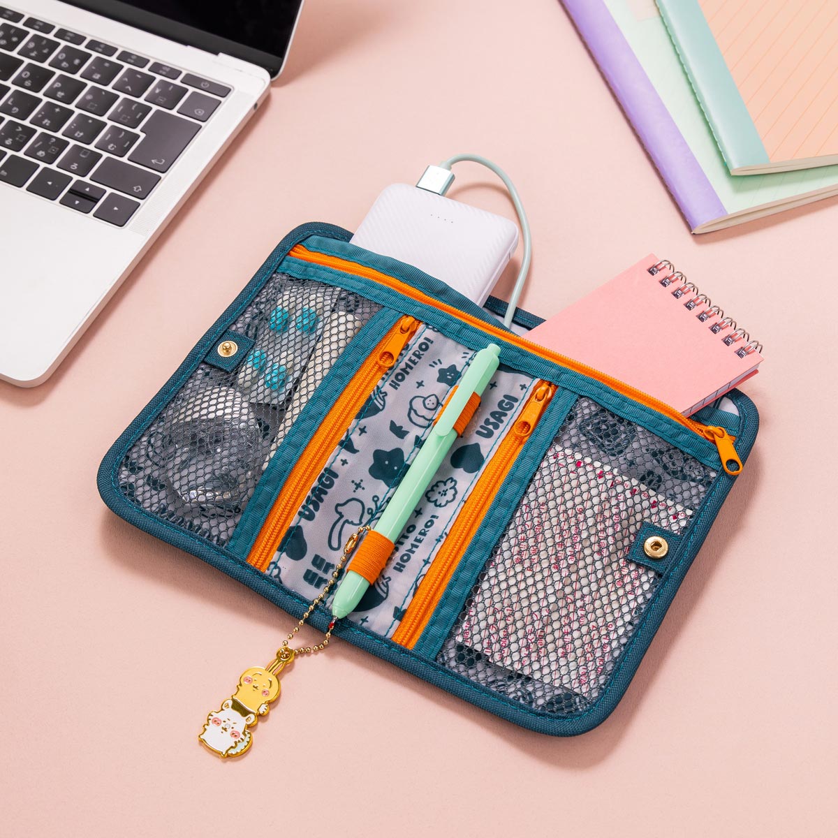 Chiikawa Event porch of size that also includes a passport (Chiikawa and Hachiware) 