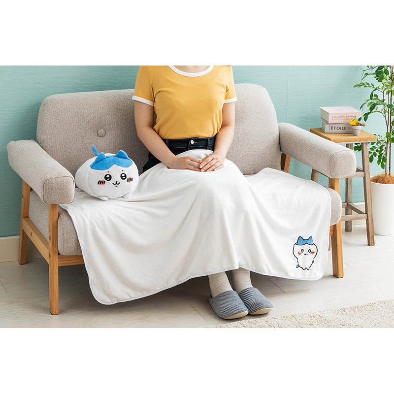 Chiikawa Blanket that can also be used as a Cushion (Hachiware)