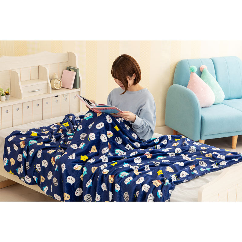 ちいかわ あったか大きめ毛布ブランケット（ネイビー）