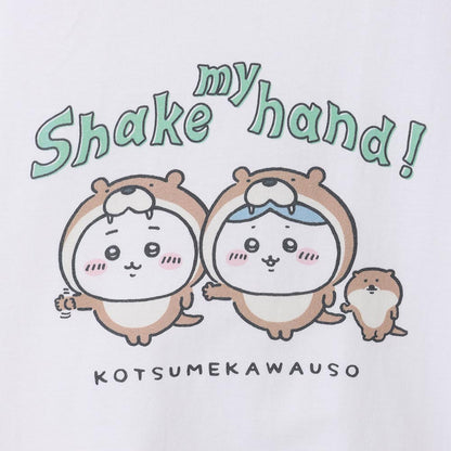 ちいかわ水族館 Tシャツ カワウソと握手 ホワイト（イカミラー付）
