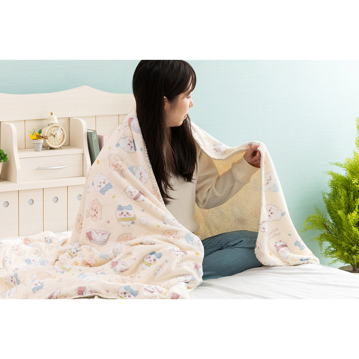 Chiikawa Large Warm Blanket (Ivory)