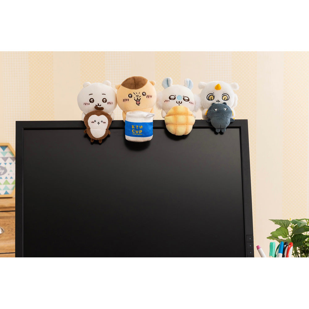 Chiikawa Desktop Hanging Plush (Melon Pan Holding Momonga)