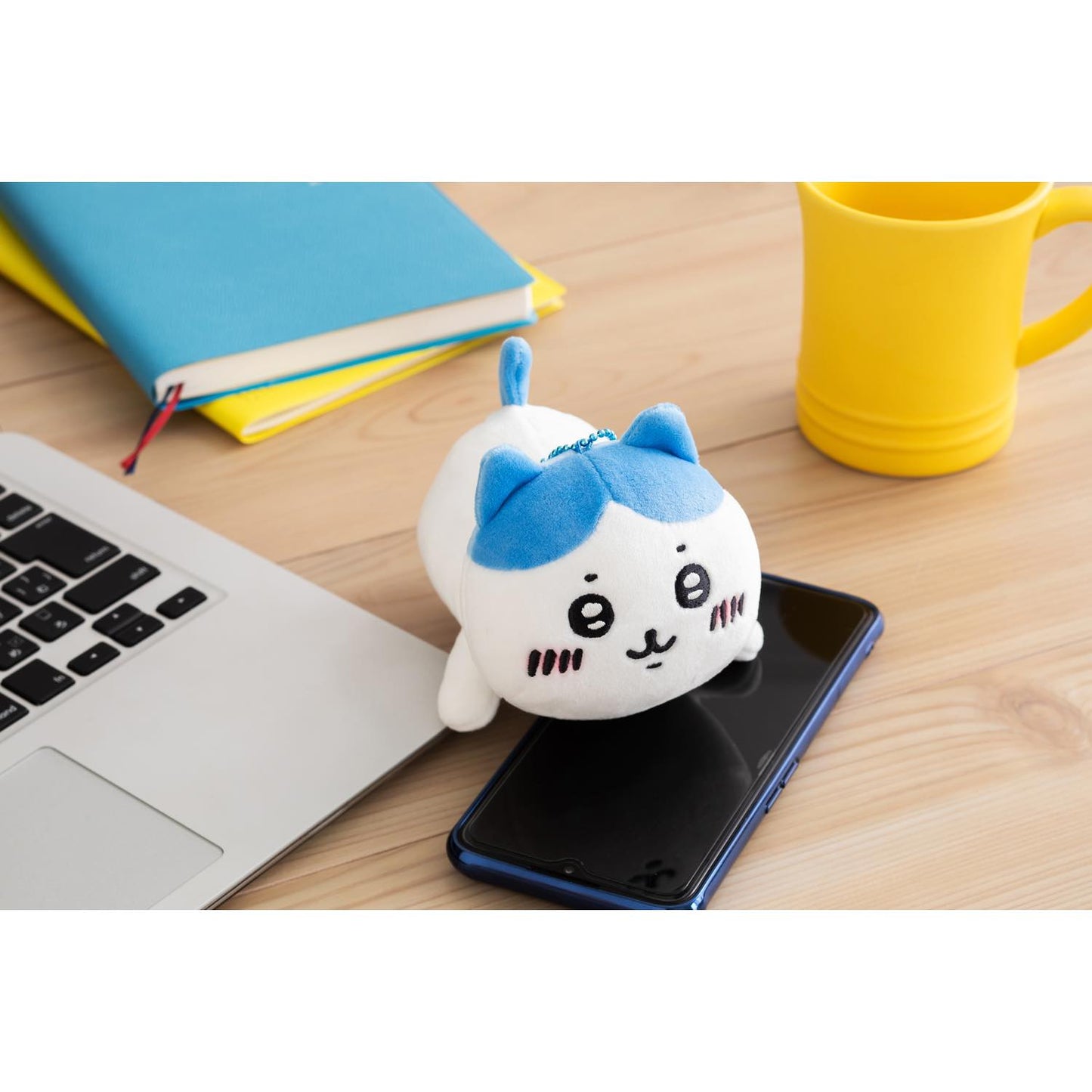 ちいかわ てくびまくらぬいぐるみ（ハチワレ）