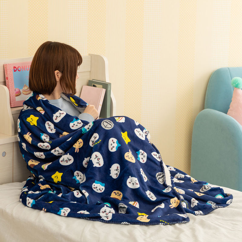 ちいかわ あったか大きめ毛布ブランケット（ネイビー）